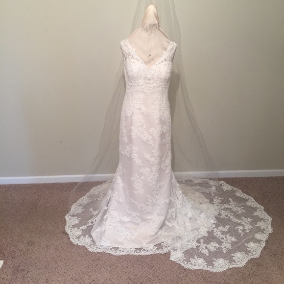 Wedding Dress - Picture 2 of 8